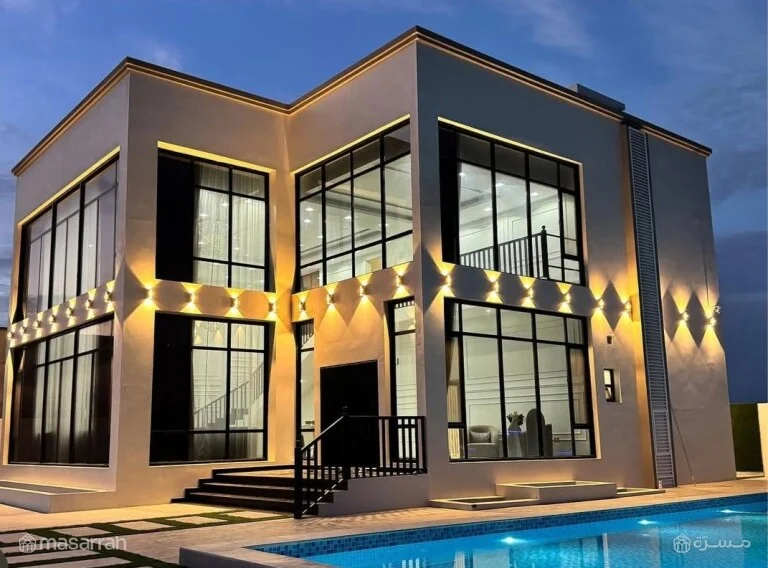 شاليه في بركاء بمسطحات خضراء